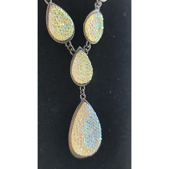 Beautiful Aurora Boreales Necklace with Earrings - Picture 5 of 10